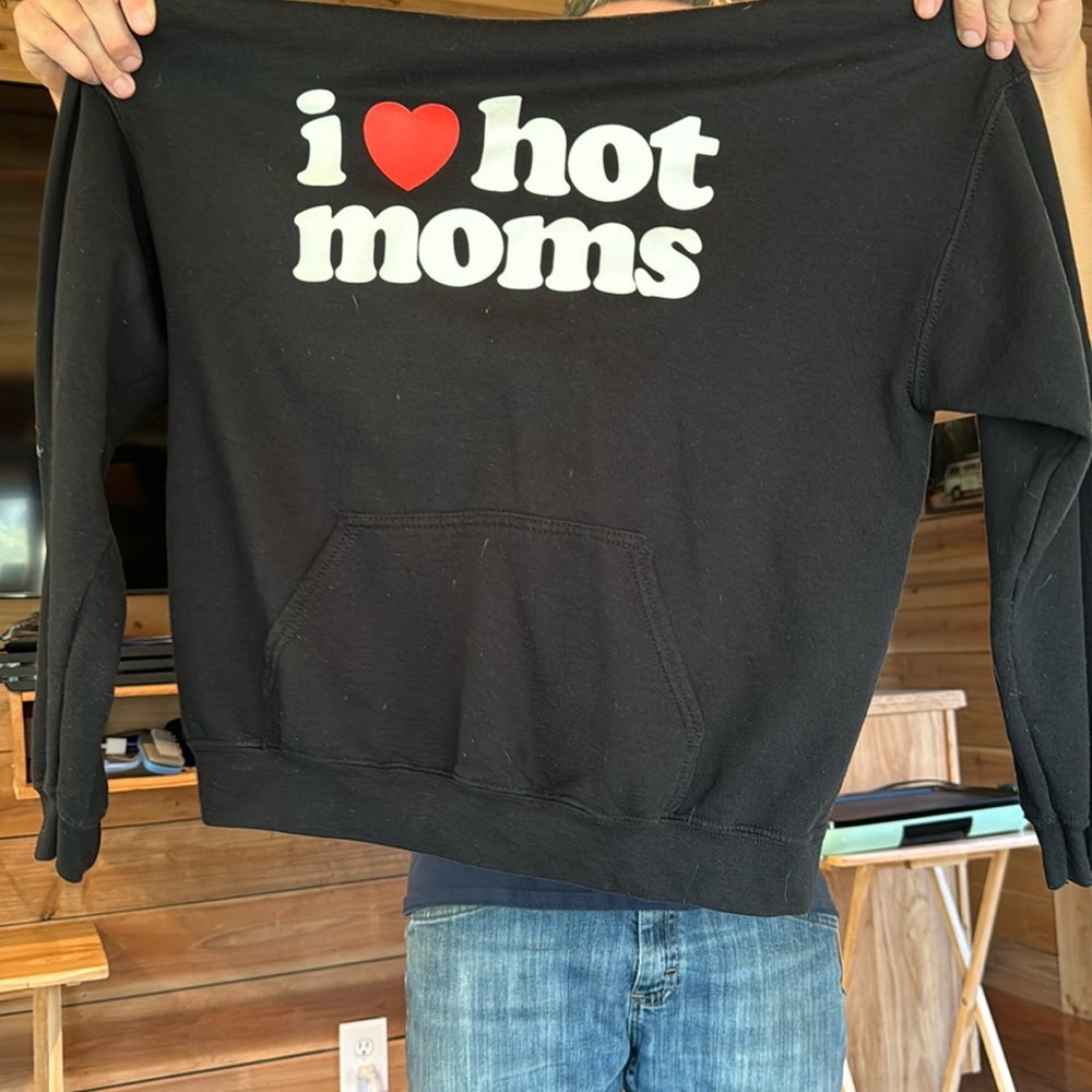 I love hot moms